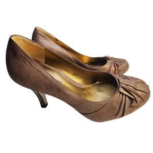 Arturo Chiang. Bronze colored leather round toe high heels. size: 7 NWB